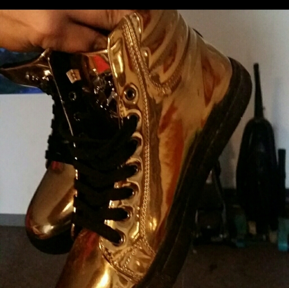 Shoes, sneakers - Picture 1 of 2